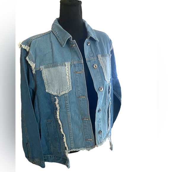 Cut-Out Multi Wash Blue Denim Jean Jacket w/ Fringe Classic Cropped Size L NWOT - Picture 1 of 12